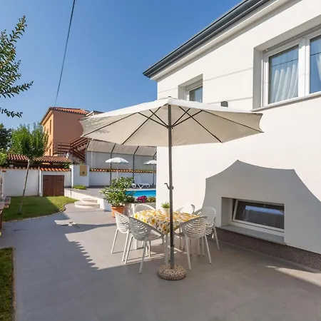 Casa Fabris With Pool Umag