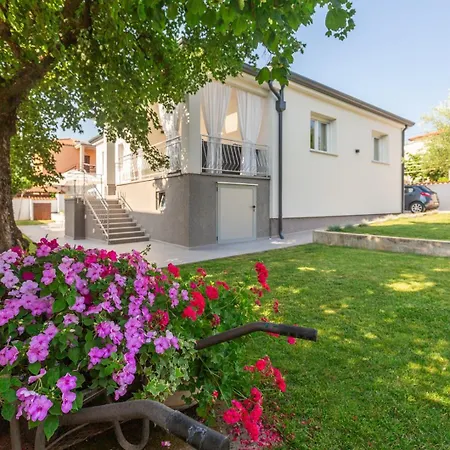 Casa Fabris With Pool Umag