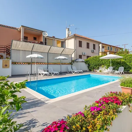 Casa Fabris With Pool Ferienhaus Umag