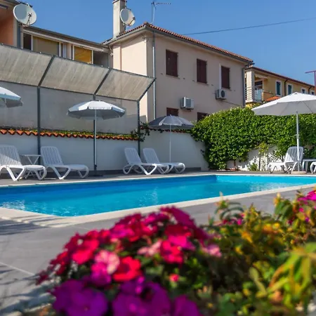 Casa Fabris With Pool Vakantiehuis Umag